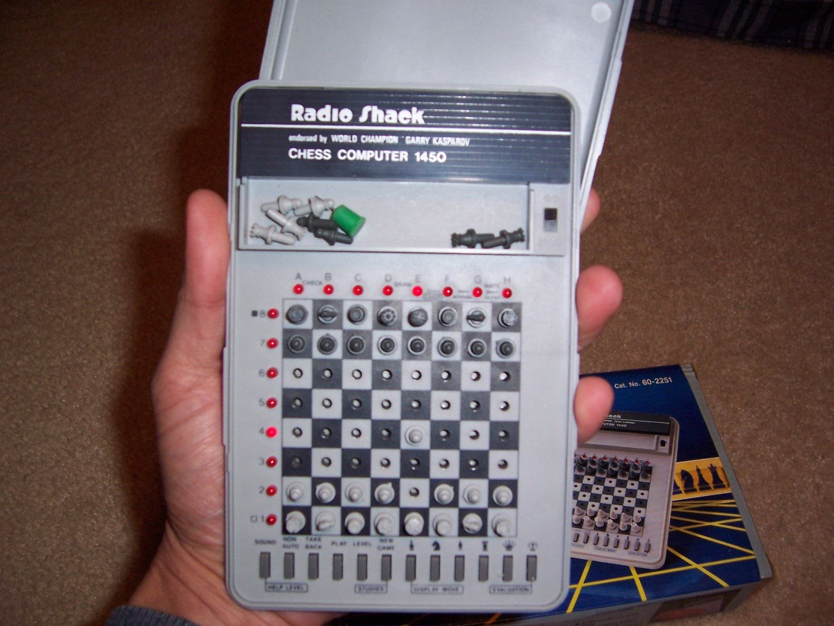 Radio Schack 1450 pocket chess computer 32a51-2