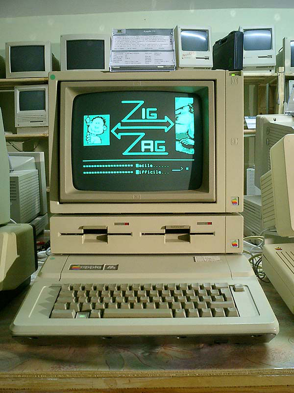 Apple IIe w monitor 5b7bd