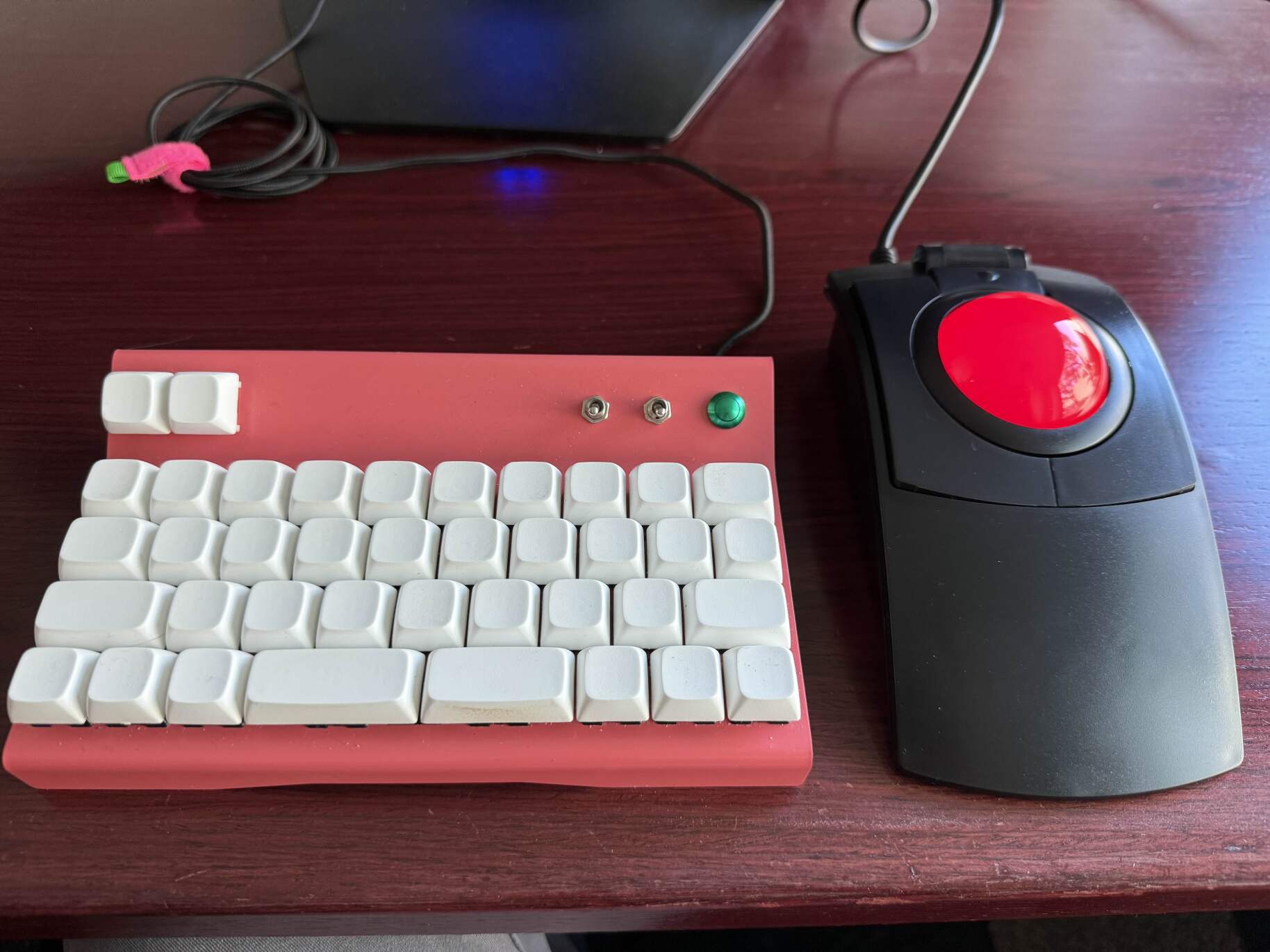 l trac red trackball 2025-11-07-s1600