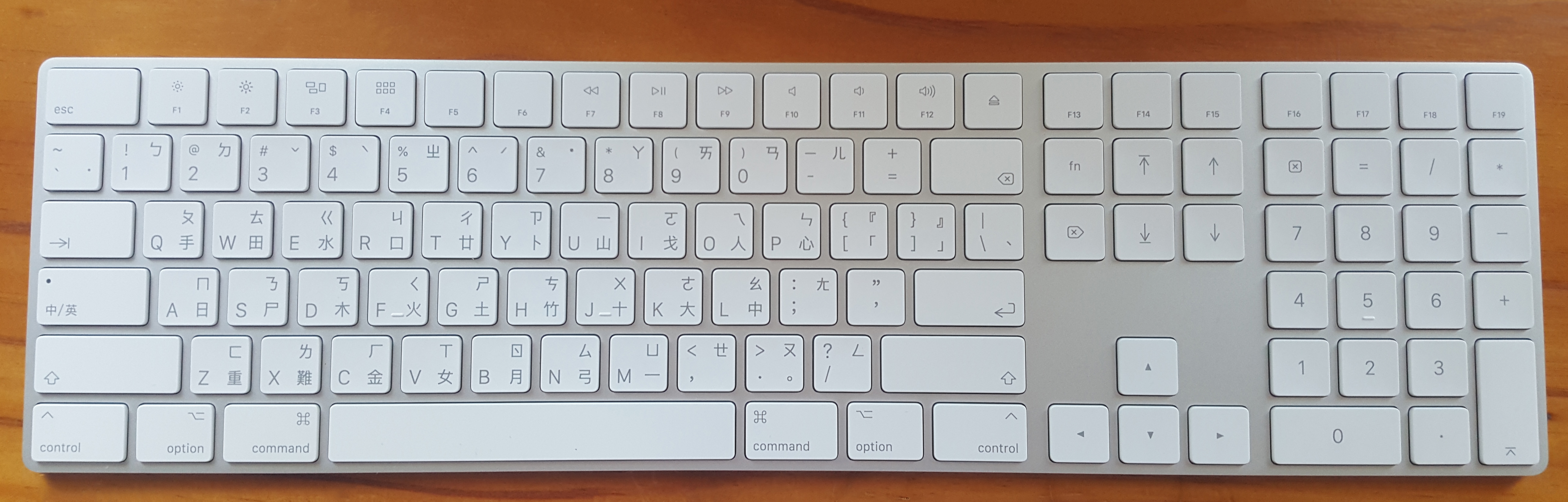 Apple Magic Keyboard with Numeric Keypad Chinese f3325