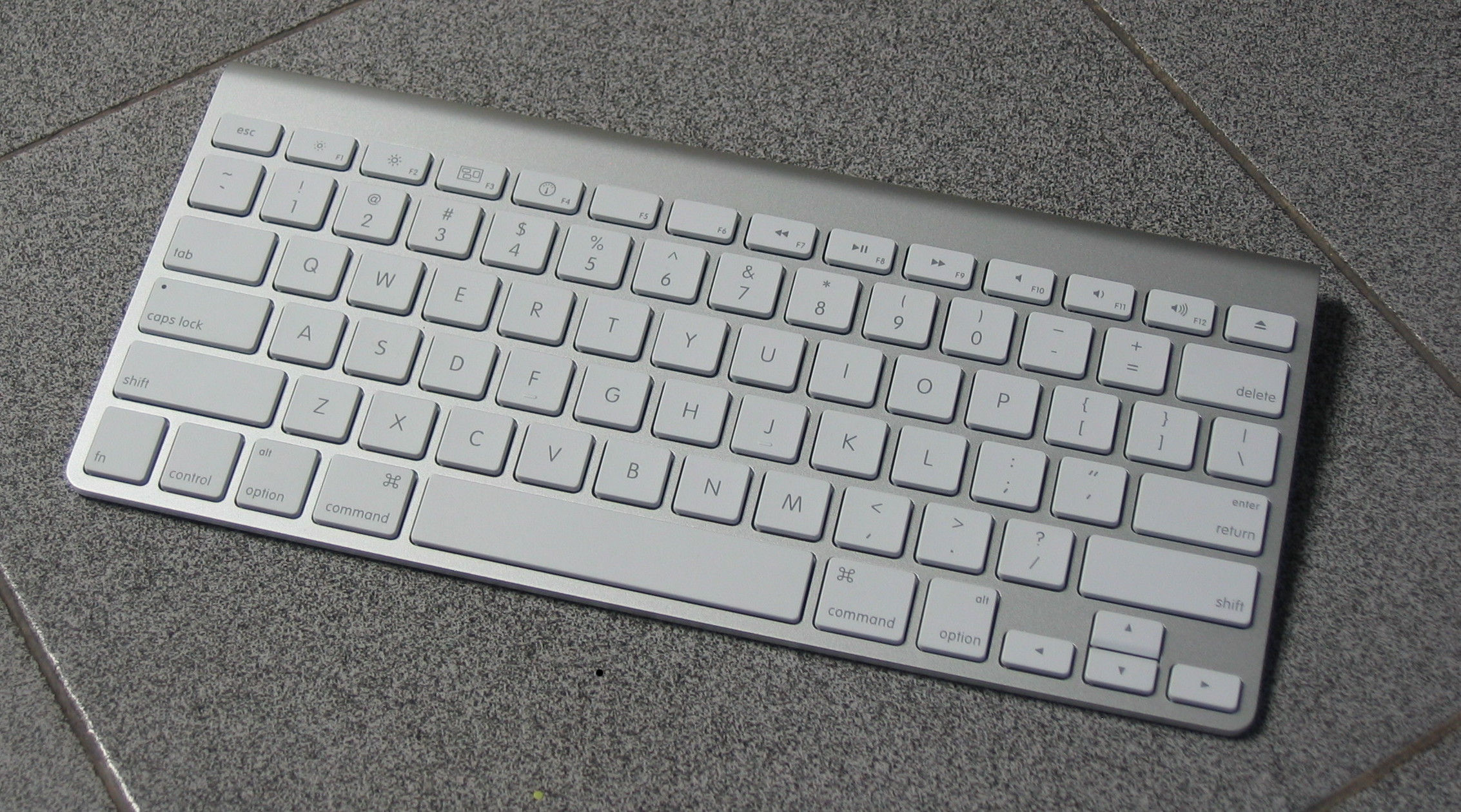 Apple wireless keyboard aluminum 2007 74705