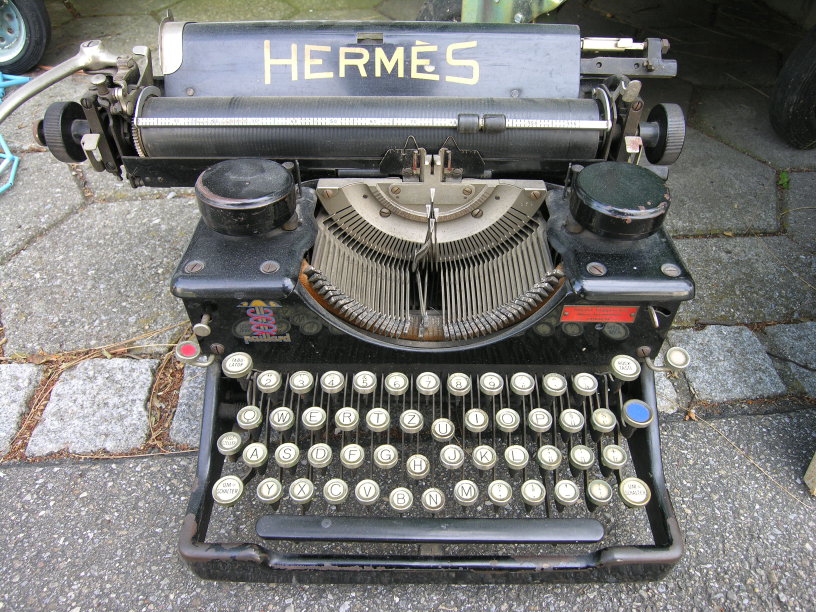 Typewriter Hermes-s