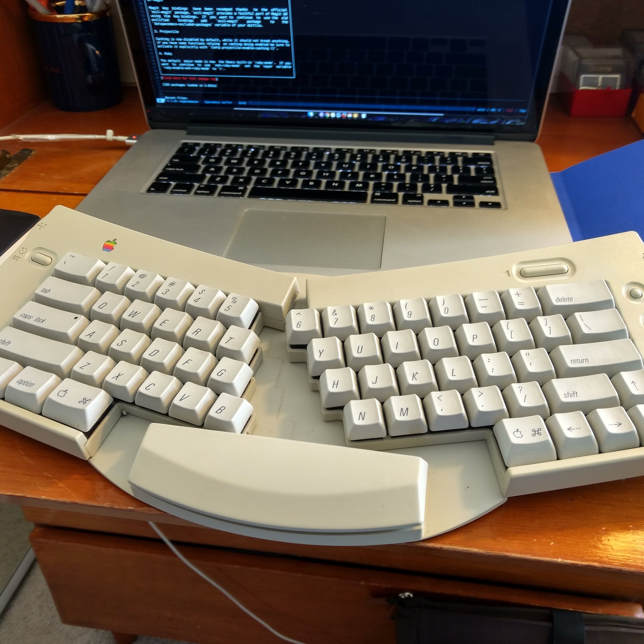 apple adjustable keyboard m1242  34849 s