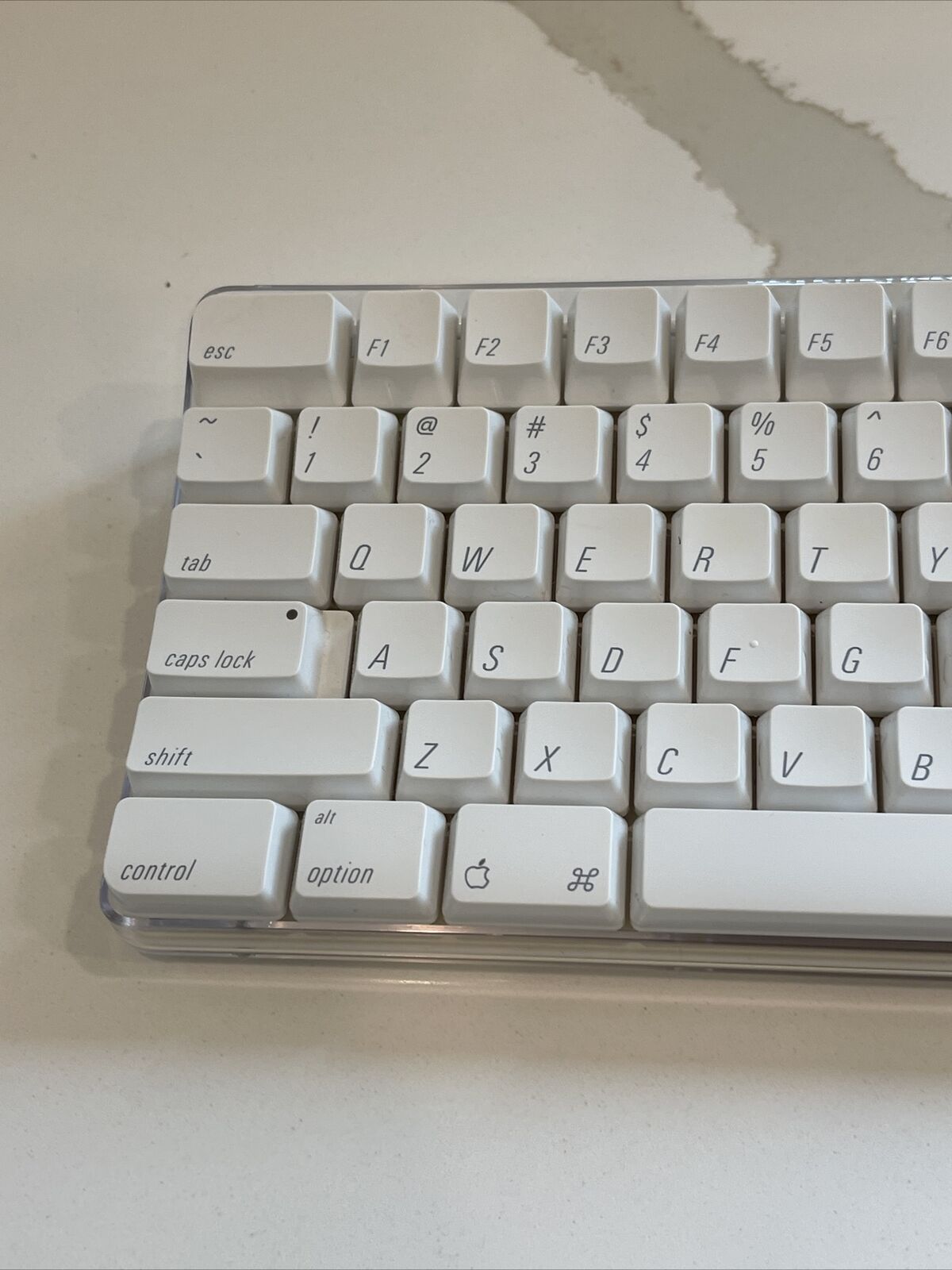 Apple Wireless Keyboard A1016 left