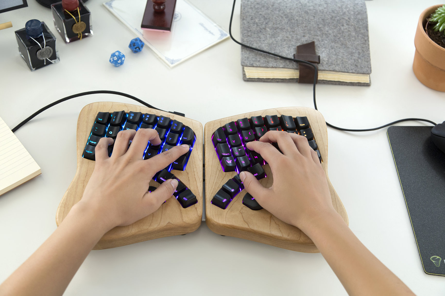 keyboard.io hands on model 01-s