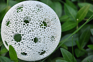 sphere_two-point_islamic_pattern-s250