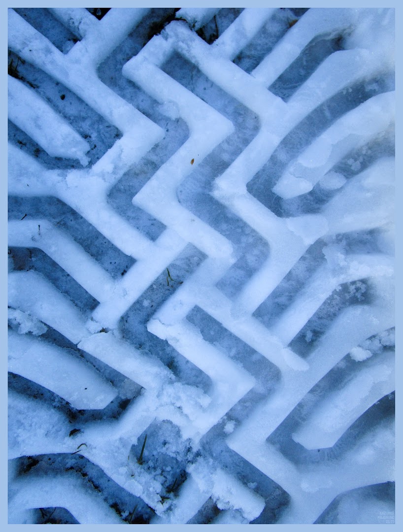 tire print snow pattern