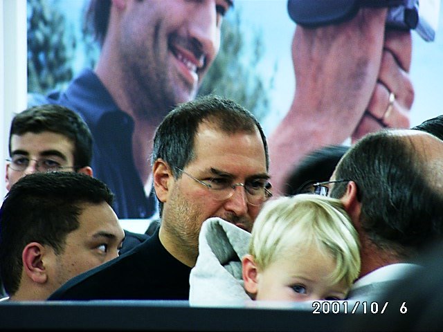 apple store 2001 Steve Jobs