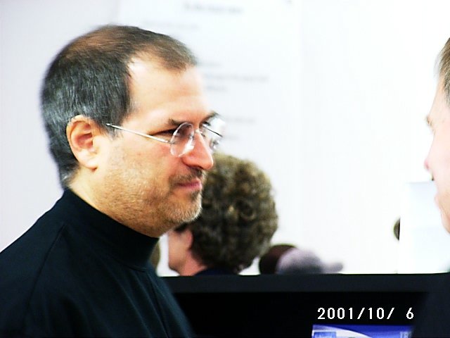apple store 2001 Steve Jobs 3
