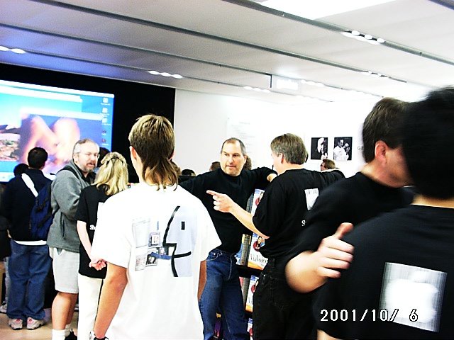 apple store 2001 Steve Jobs 4