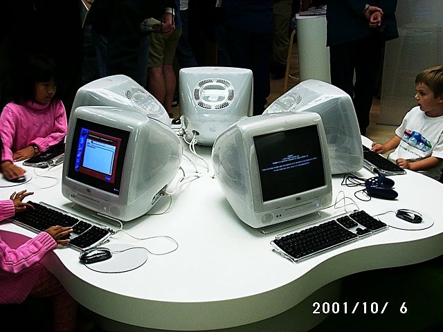apple store white iMacs 2001